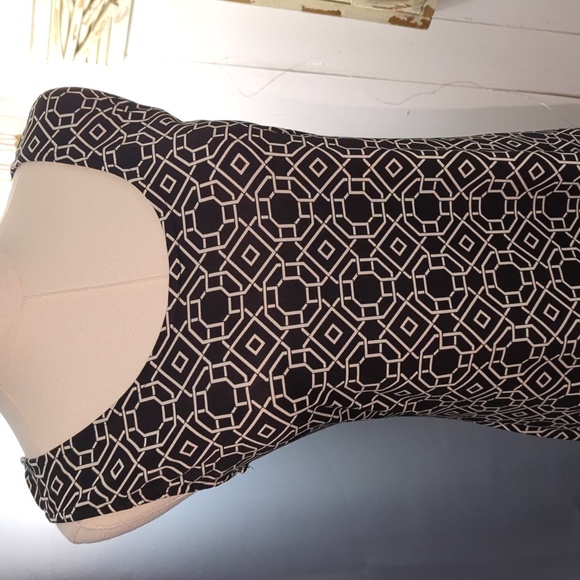 3/$10❣️NINA LEONARD Black and White Geometric Maxi Dress - Picture 2 of 9